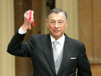 Românul care a schimbat fața Londrei, decorat de Ilie Bolojan cu „Steaua României”. Cine e Sir George Iacobescu