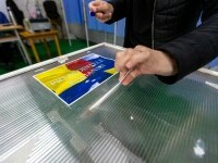 Prezență mare la vot în prima oră. Județele unde au votat cei mai mulți români | HARTĂ