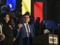 Atmosferă apăsătoare la sediul de campanie al lui George Simion. Șeful AUR și-a declarat victoria la închiderea urnelor