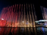 Spectacolul fântânilor din Capitală s-a încheiat. Sute de oameni au admirat jocul de culori