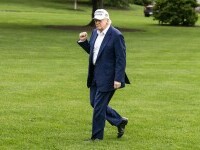 Trump: Nu vrem să producem pantofi sport şi tricouri. Vrem să producem echipament militar, tancuri și nave