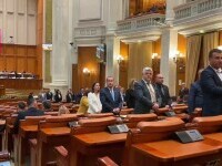 VIDEO. Gest lipsit de respect, făcut de membrii POT și SOS România în Parlament, la depunerea jurământului lui Nicușor Dan