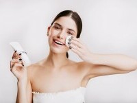 (P) De ce este epilatorul facial accesoriul preferat al femeilor active