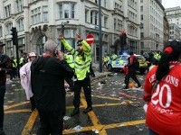 Un bărbat a intrat cu maşina în fanii echipei Liverpool care sărbătoreau titlul din Premier League. VIDEO