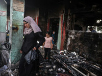 Un grup umanitar susținut de SUA distribuie ajutoare în Gaza, în timp ce raidurile aeriene continuă. FOTO