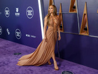 J Lo, în ținute îndrăznețe la American Music Awards