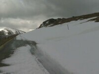 Viscol și zăpadă de peste un metru pe Transalpina. Redeschiderea circulației a fost amânată din cauza vremii extreme