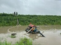 Mai multe drumuri naţionale sunt blocate temporar din cauza ploilor