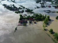 Sute de case, „înghițite” de ape în mai multe județe din țară. Sinistrații sunt revoltați: „Din 2018 n-a făcut nimeni nimic”