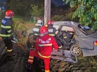 Tragedie în Neamț. Un tânăr de 19 ani a murit după ce o mașină a lovit un autoturism parcat, apoi un stâlp