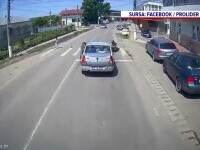 O motocicletă a fost lovită de o mașină și proiectată în doi pietoni care traversau strada, în Galați. VIDEO