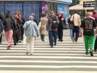 oameni pe strada