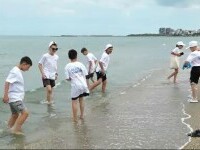 Copii pe litoral