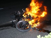 S-a dat in spectacol cu motocicleta si a fost la un pas sa arda de viu!
