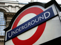 Sex in direct prin difuzoarele din statia de metrou!