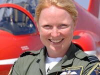 Prima femeie admisa in Red Arrows, celebra formatie de acrobatii aeriene