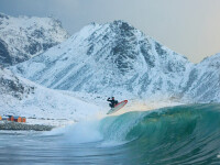 Imagini spectaculoase! Face surf la Cercul Polar!