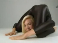 Zlata, contorsionista