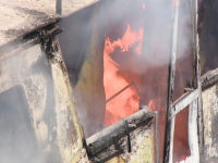 FOTO. Vaporasul Pelican de pe raul Bega a fost mistuit de flacari