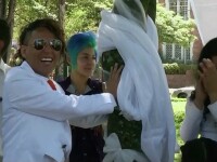 Cine este barbatul care si-a unit destinul pentru a doua oara cu un copac din Bogota. Evenimentul a fost organizat in detaliu