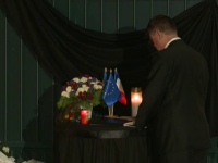 Klaus Iohannis a semnat in cartea de condoleante de la Ambasada Frantei. 