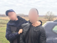Doi cetateni moldoveni convertiti la islam, retinuti cu focuri de avertisment la granita cu Romania. Ce s-a gasit asupra lor