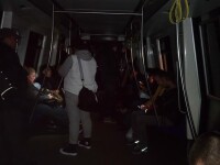 Sute de oameni, blocati in tunel din cauza unei defectiuni tehnice la o garnitura de metrou. Au stat cu spaima pe intuneric