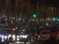 Pe bulevardul Champs Elysee din Paris s-au aprins luminile de Craciun. Ce obiectiv si-a propus primarita orasului