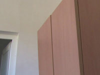 A găsit 95.000 de euro în dulapul second-hand cumpărat de pe internet. Cum au ajuns banii acolo