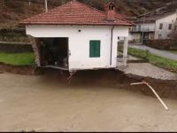 Inundatii devastatoare in Italia. O persoana a murit si trei au fost date disparute; case si poduri distruse de viituri