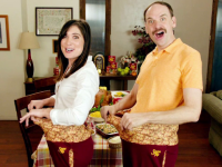 Pantalonii de Ziua Recunoștinței, destinați celor care înfulecă friptură peste măsură