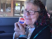 O femeie din SUA a mers la vot pentru prima dată la 82 de ani, apoi a murit. Pe cine a ales