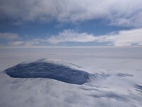 Peisaj magnific, surprins de NASA: Muntele Nickens din Antarctica.