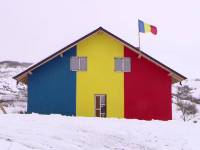 Case pentru orfani vopsite în culorile tricolorului, construite de un preot, în Iași