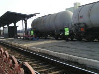 Scurgeri de acid clorhidric dintr-un tren de marfă în Buzău. Traficul feroviar, blocat