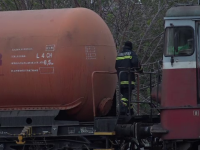 Alertă în Buzău, după ce dintr-un tren a început să curgă acid clorhidric