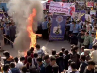 Iranul sărbătorește criza ostaticilor din 1979. Steaguri americane, arse în stradă