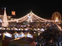 Atmosferă de basm la târgul de Crăciun din Sibiu. Impresia unor turiști străini