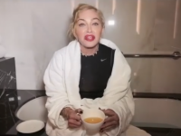 Madonna s-a filmat în timp ce își bea propria urină, după ce a stat într-o cadă cu gheață