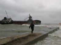 Petrolier eșuat în Marea Neagră din cauza unei furtuni puternice