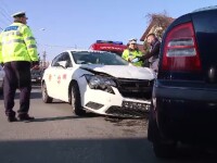 Un taxi, implicat într-un accident, în Cluj-Napoca. O persoană a fost rănită