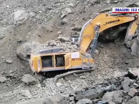 Șoferul unui excavator, mort după ce un mal de pământ s-a prăbușit peste utilaj