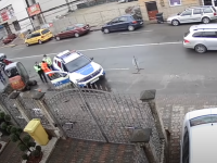 Bărbatul care a rănit un polițist din Lugoj cu cuțitul a fost de fapt agresat de agent