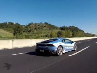 Ce a transportat poliţia italiană cu un Lamborghini Huracan. 