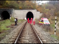 Un angajat al CFR a fost călcat de tren chiar în timp ce lucra într-un tunel
