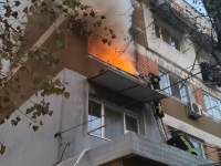 Incendiu într-un bloc din Galați. 2 persoane au murit, iar alte 3 au fost intoxicate cu fum. VIDEO