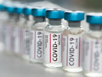 Vaccinul anti-COVID al AstraZeneca declanşează o reacţie puternică a sistemului imunitar, inclusiv la vârstnici