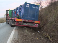 Accident grav pe DN72, între Ploiești și Târgoviște. Un TIR care tracta o platformă a ajuns în șanț