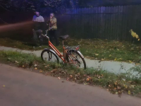 Biciclist lovit în plin de o dubă, în Dâmbovița. Ce s-a întâmplat