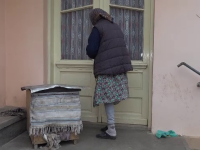 Bătrână din județul Arad, jefuită de hoți în propria casă. Suma colosală furată dintr-un seif